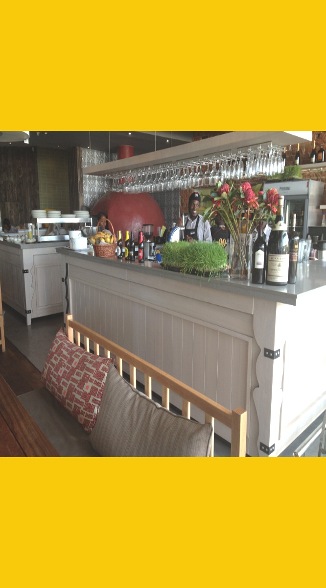 Doppio Zero Bel Air bar counter in white wash oak and granite